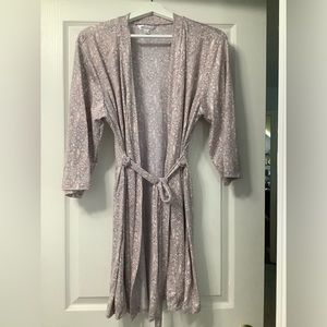 Women’s robe. Lightweight 3/4 sleeve.  Marilyn Monroe brand. Size L pink print